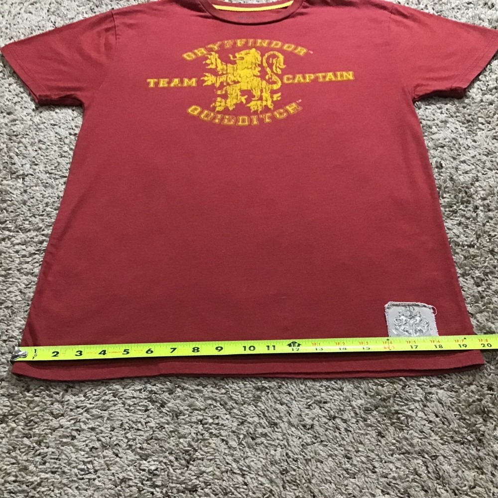 Harry Potter Tee Shirt Medium Gryffindor Quidditch Captain Universal Studios - Picture 2 of 8